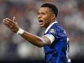Mbappe gesticula durante el partido contra España