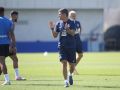 Antonio Hidalgo dando indicaciones durante un entrenamiento del Deportivo