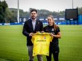 Kevin Cabado, junto a Andrea Tarazona, en la presentación de la portera con el Deportivo