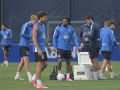 Adama Traoré (centro), durante su primer entrenamiento con el Dépor, junto a Comas, Barcia y Amatucci