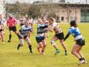 Ana Peralta avanza con el oval en el partido del CRAT contra el Sant Cugat