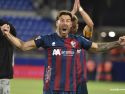 Sergi Enrich celebra un gol con el Huesca