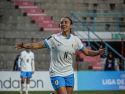 Espe Pizarro celebra uno de sus goles con Uruguay