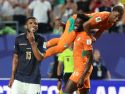 Sangare levanta a Diallo, autor del gol del triunfo de Costa de Marfil