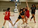 Una acción defensiva de Raquel Botana y Nuria Ríos ante Cortegada