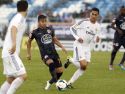 Bryan Rabello golpea la pelota ante Omar Mascarell en el Castilla-Deportivo (0-2) del 5 de abril de 2014, a día de hoy último partido y última victoria del Deportivo en campo de un filial en Segunda