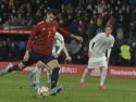 Álvaro Morata a punto de marcar uno de sus dos goles con España a Islandia en Riazor en el amistoso disputado en 2022