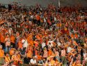 Miles de aficionados se dieron cita para recibir al Básquet Coruña y dejarse las gargantas en busca del ascenso a ACB