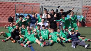 La plantilla del Ural Juvenil celebra el triunfo en A Grela ante el Celta B