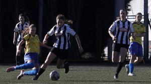 Una acción del partido de octavos de final entre Victoria B y Orzán B