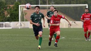 Casariego y Cristian Quintás, jugadores que pasaron por el otro equipo, durante el San Tirso-Paiosaco de Liga