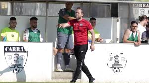 Jairo Bello da instrucciones durante la final del playoff de 2025 ante el Victoria