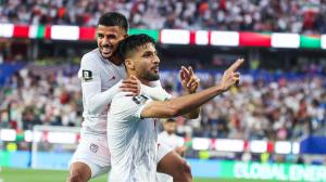 LOS ANGELES (United States), 16/06/2026.- Iran midfielder Mehdi Ghayedi (L) and forward Mohammad Mohebi celebrate after Mohebi scored a goal in the second half during the FIFA World Cup 2026 group stage match Iran against New Zealand, in Los Angeles, California, USA, 15 June 2026. (Nueva Zelanda) EFE/EPA/CHRIS TORRES