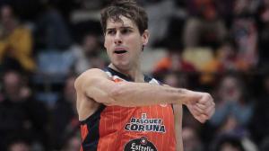 Guillem Jou, cocapitán del Leyma 2025-26, durante el partido contra el Bàsquet Palma en el Coliseum