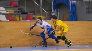 Celia Pinacho, presionada por Daiana Silva, en el partido contra el Vila-sana