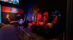 Vídeo promoción exposición MEGA sobre Carlos Sainz
