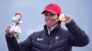 La esquiadora madrileña Audrey Pascual, de 21 años, ha logrado este lunes la medalla de oro en supergigante