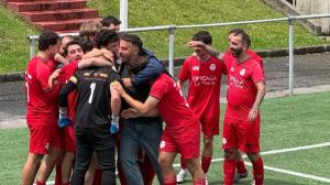 Los jugadores del Marte celebran el gol de Mateo
