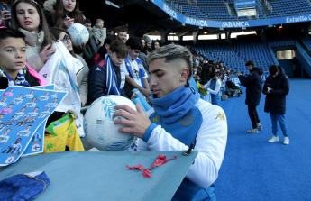 Al acabar la sesión, los jugadores firmaron y se sacaron fotos con los asistentes