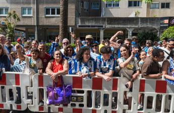 Miles de personas recibieron al Deportivo en Riazor
