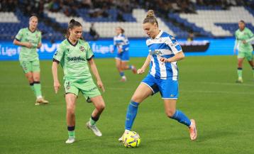 Marisa García, delantera del Dépor, en el partido ante el Levante en Riazor