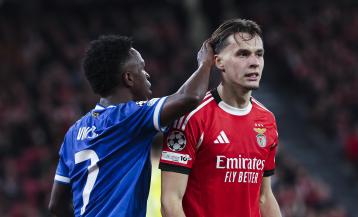 Vinícius y Dedic, durante el partido de Champions entre Benfica y Real Madrid en Da Luz