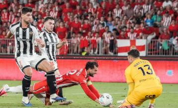 Lance del partido de vuelta de semifinales del playoff de ascenso a Primera entre Almería y Castellón