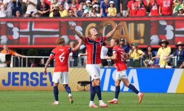 Haaland celebra uno de sus goles ante Brasil