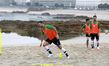 El Liceo se entrena en la playa de Riazor FOTO Patricia G. Fraga (41)