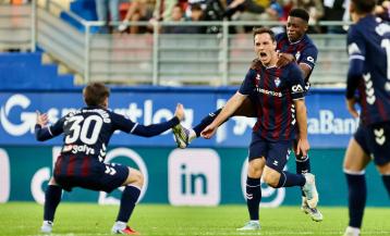 Bautista festeja su gol ante la Real B en Ipurua