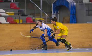 Celia Pinacho, presionada por Daiana Silva, en el partido contra el Vila-sana