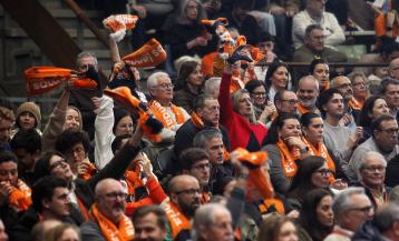 Más de 5.000 personas disfrutaron de un nuevo triunfo del líder en el Coliseum