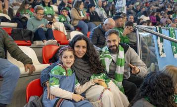Unos 1.500 aficionados estuvieron presentes en el triunfo del conjunto verde para seguir líderes