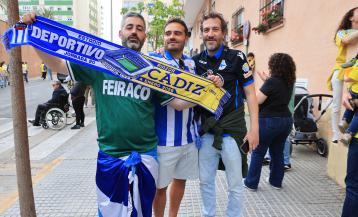 Cientos de seguidores animarl al equipo en el duelo con el Cádiz