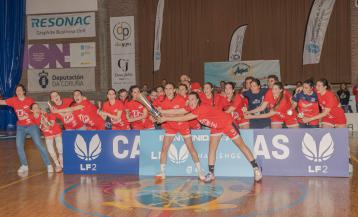 Eugenia Filgueira y Andrea Pérez, únicas supervivientes del Maristas que debutó en la LF2, a punto de levantar la copa de campeonas