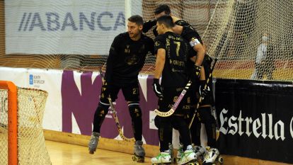 Àlex Rodríguez, Maxi Oruste y Roberto Di Benedetto se abrazan a Dava Torres | Pedro Puig