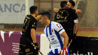 Maxi Oruste y Roberto Di Benedetto felicitan a Dava tras el primer gol | Pedro Puig