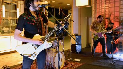 Juan Folla, de la Trex Cover Band, en la presentación de la sección TuMotor @Javier Alborés