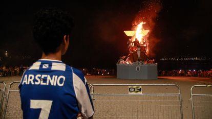 La Federación de Peñas del Deportivo enciende la falla de San Juan (1)
