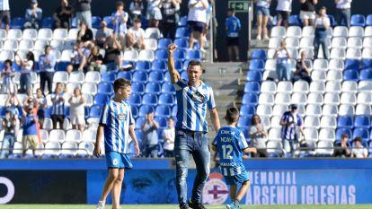 La afición deportivista se rindió a Scaloni (11)