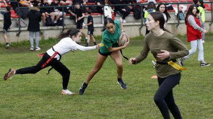Los chicos y chicas lo pasaron en grande jugando a deportes como el rugby @Quintana (7)