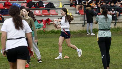 Los chicos y chicas lo pasaron en grande jugando a deportes como el rugby @Quintana (10)