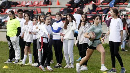 Los chicos y chicas lo pasaron en grande jugando a deportes como el rugby @Quintana (18)