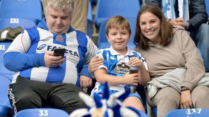 La afición apoyó al Depor en Riazor ante el Eldense @Javier Alborés (13)