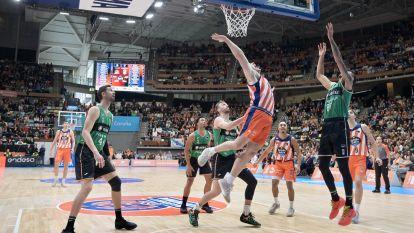 El Leyma Básquet Coruña tropieza con el Joventut (35)