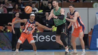 El Leyma Básquet Coruña tropieza con el Joventut (23)