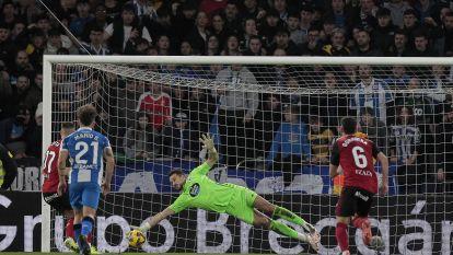El Mirandés golea al Deportivo (38)