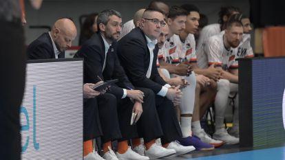 El Leyma Básquet Coruña tropieza con el Joventut (22)