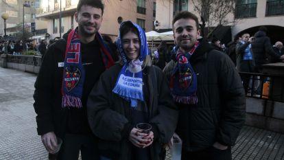 Ambiente en los aledaños de Riazor en el encuentro Dépor - Levante