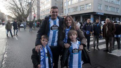 Ambiente en los aledaños de Riazor en el encuentro Dépor - Levante